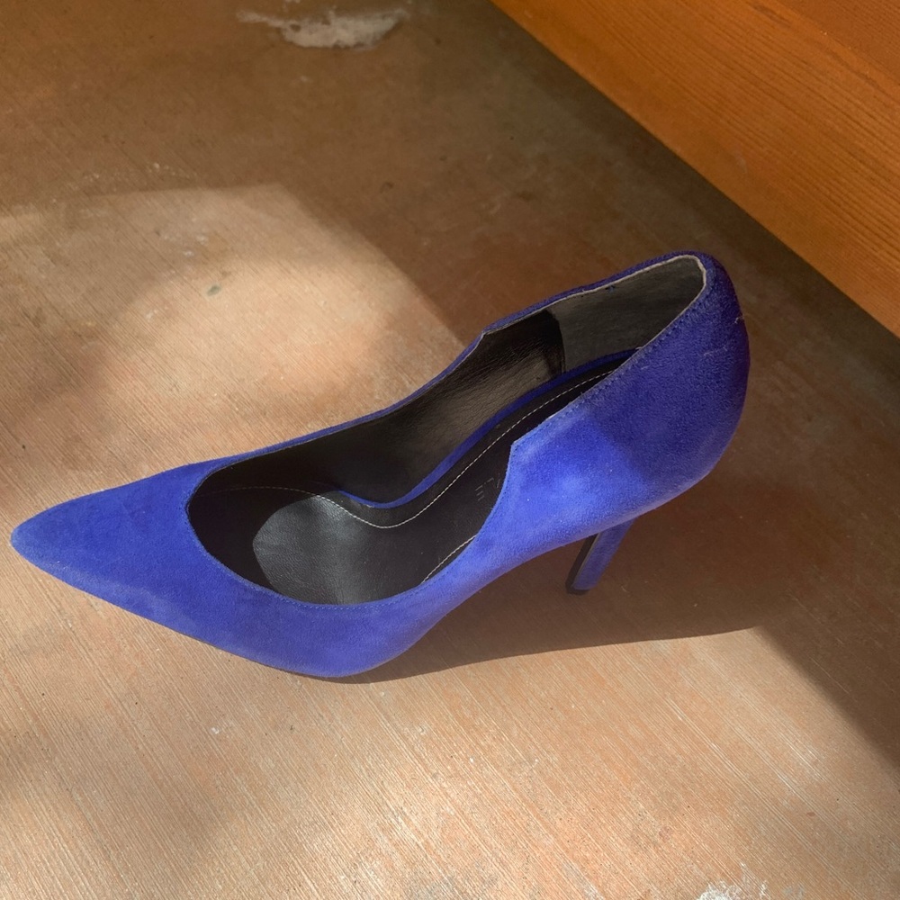 Blue suede pumps
